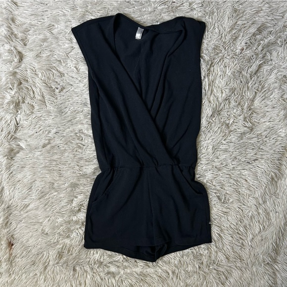 ◾️American Apparel Pique Cap Sleeve Romper - Picture 4 of 7